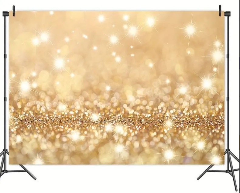 Achtergronddoek goud met lichtjes, opgespannen tussen twee statieven.